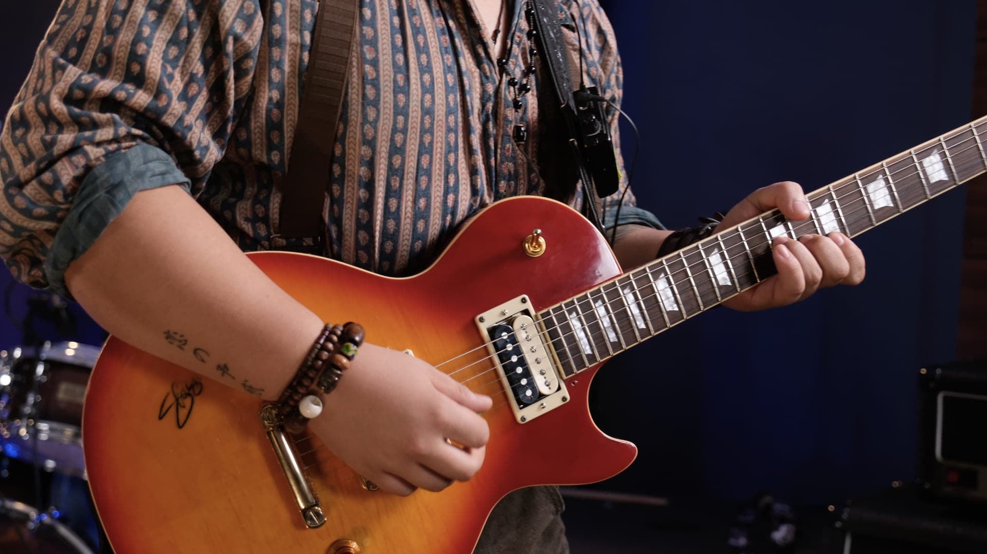 Gitar telleri yakın çekim
